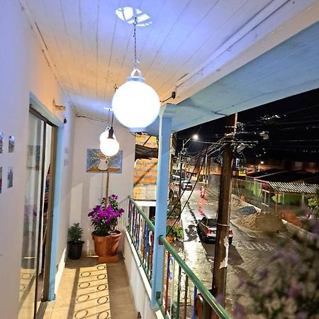 Апартаменты Artesanos Y Turistas Гуатапе Экстерьер фото
